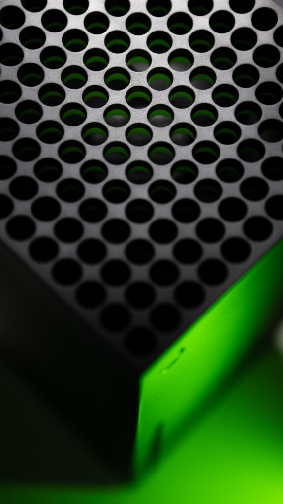 Udluftningshuller på toppen af Xbox Series X.